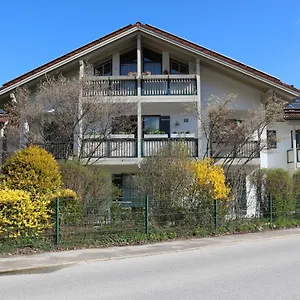 Apartment Austen, Piding